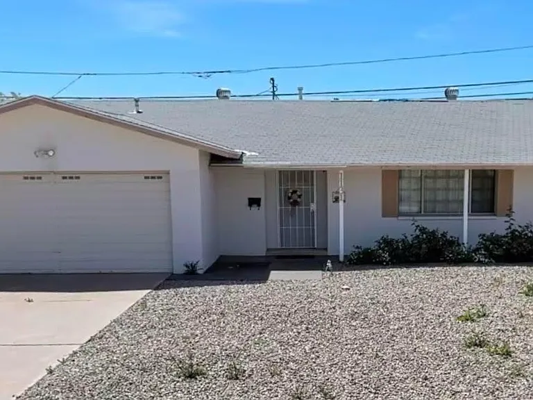 1131 E Marigold Ln — Photo 1