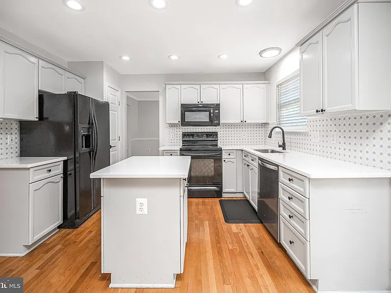 33 Saint Williams Way — Photo 2