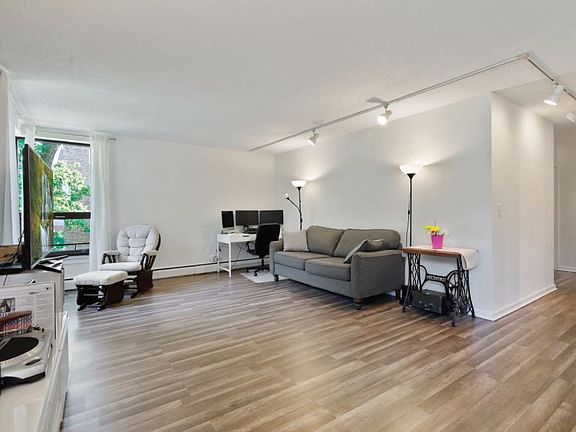 5th image of 2500 Blaisdell Ave APT 203