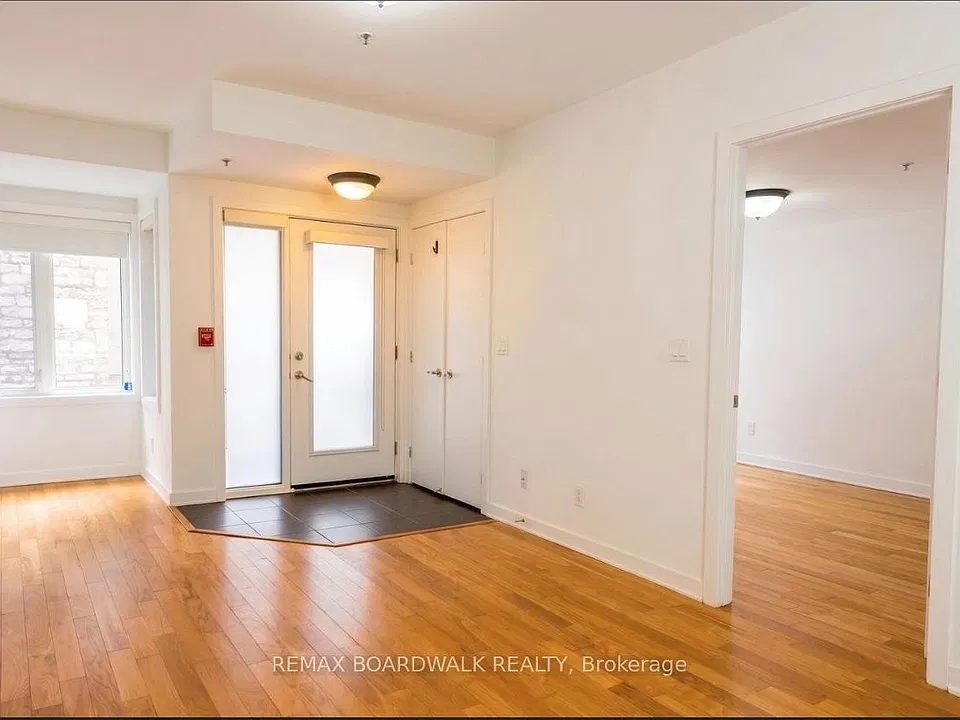 458D King Edward Ave #209