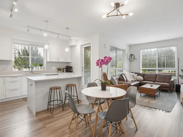 20356 72b Ave #217, Langley, BC V2Y 3E6
