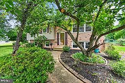 1st image of 9601 Greenview Ln