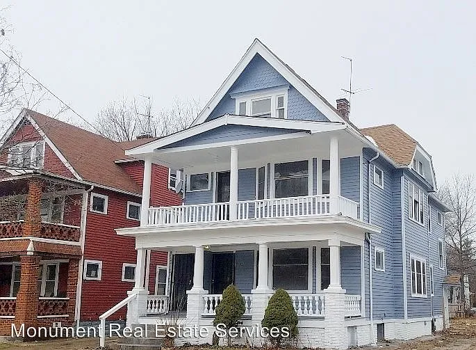 11425 Parkview Ave photo 1