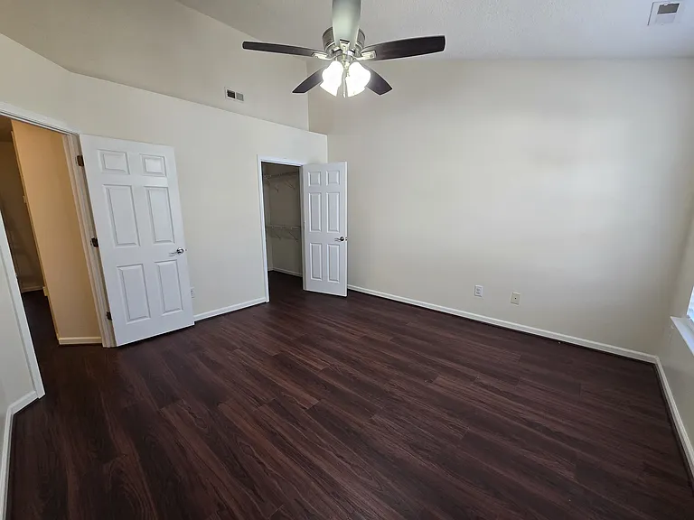 106 Parkerson Ln — Photo 4