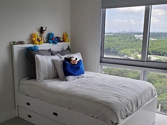 5th image of 16385 Biscayne Blvd Unit 2806