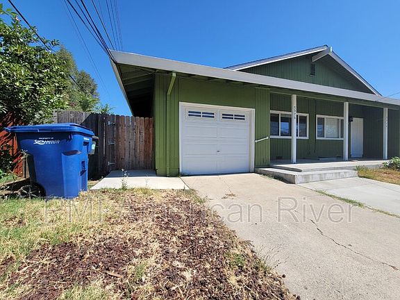 3rd image of 5376 Elsinore Way