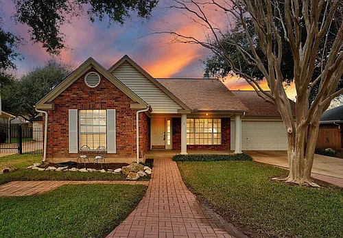 1811 Iris Ln Photo 1