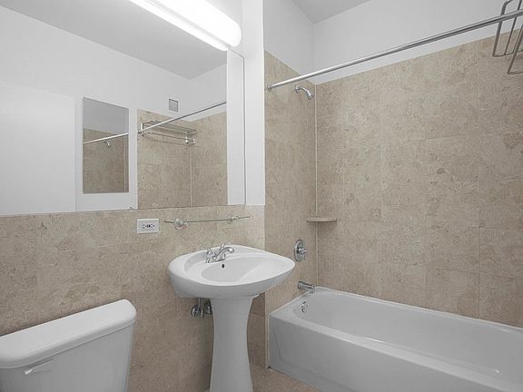 3rd image of 360 W 43rd St APT N8c