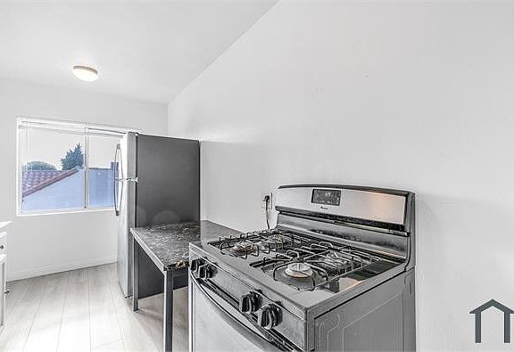 3rd image of 1805 W 80th St #8