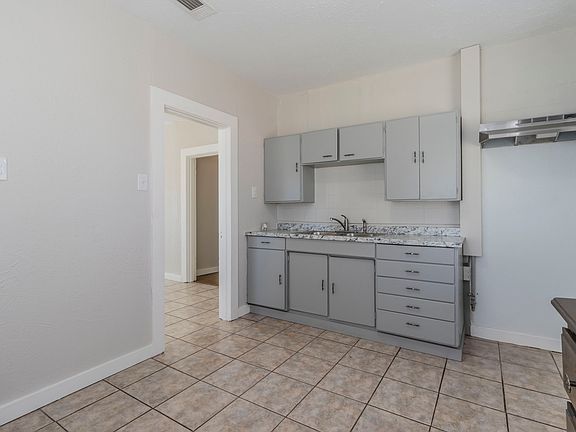 4th image of 2420 McKinley Ave