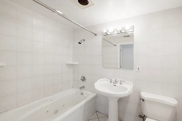 Rented by R New York | media 9