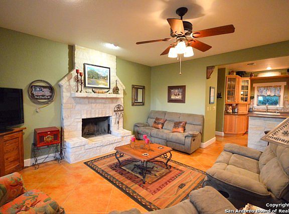 5th image of 149 Majestic Oaks Dr