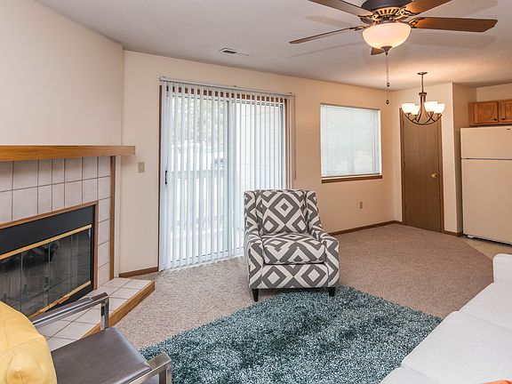 2nd image of 2100 Arbor Ln Unit 11