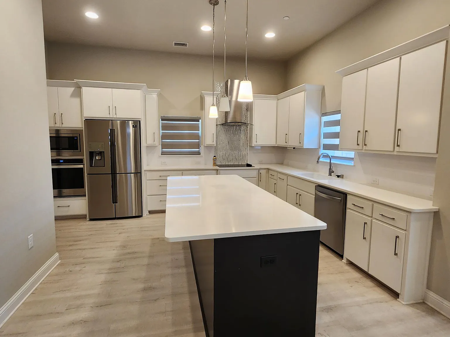3 bed, 1765 sqft, $2,950 — Photo 3
