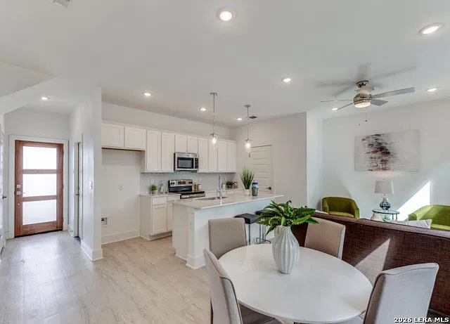 3 bed, 2.5 bath, 1420 sqft, $2,295 — Photo 3