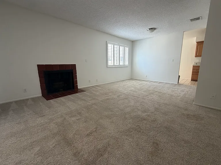 9131 Burnet Ave — Photo 12