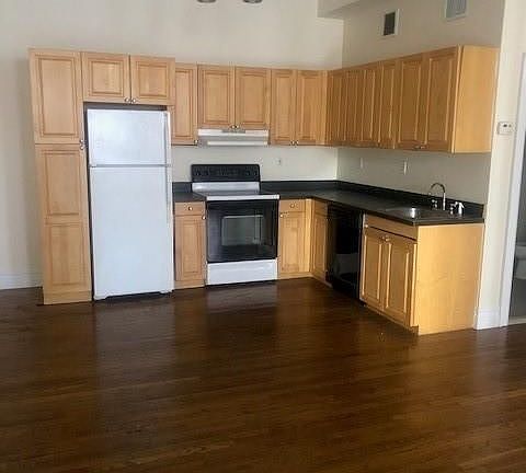 5th image of 25 N Broadway APT 5