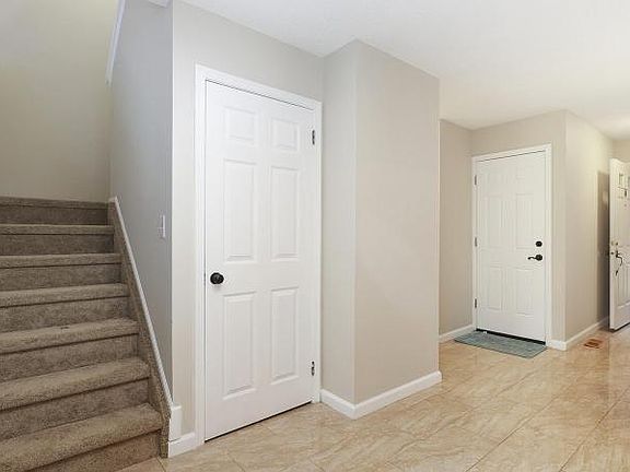 5th image of 14 Foxhill Ln