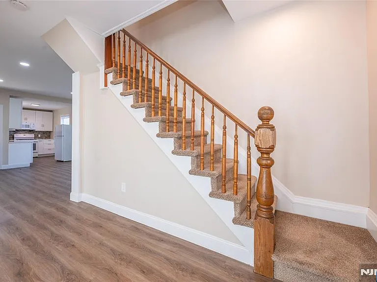 238 Van Ave — Photo 24