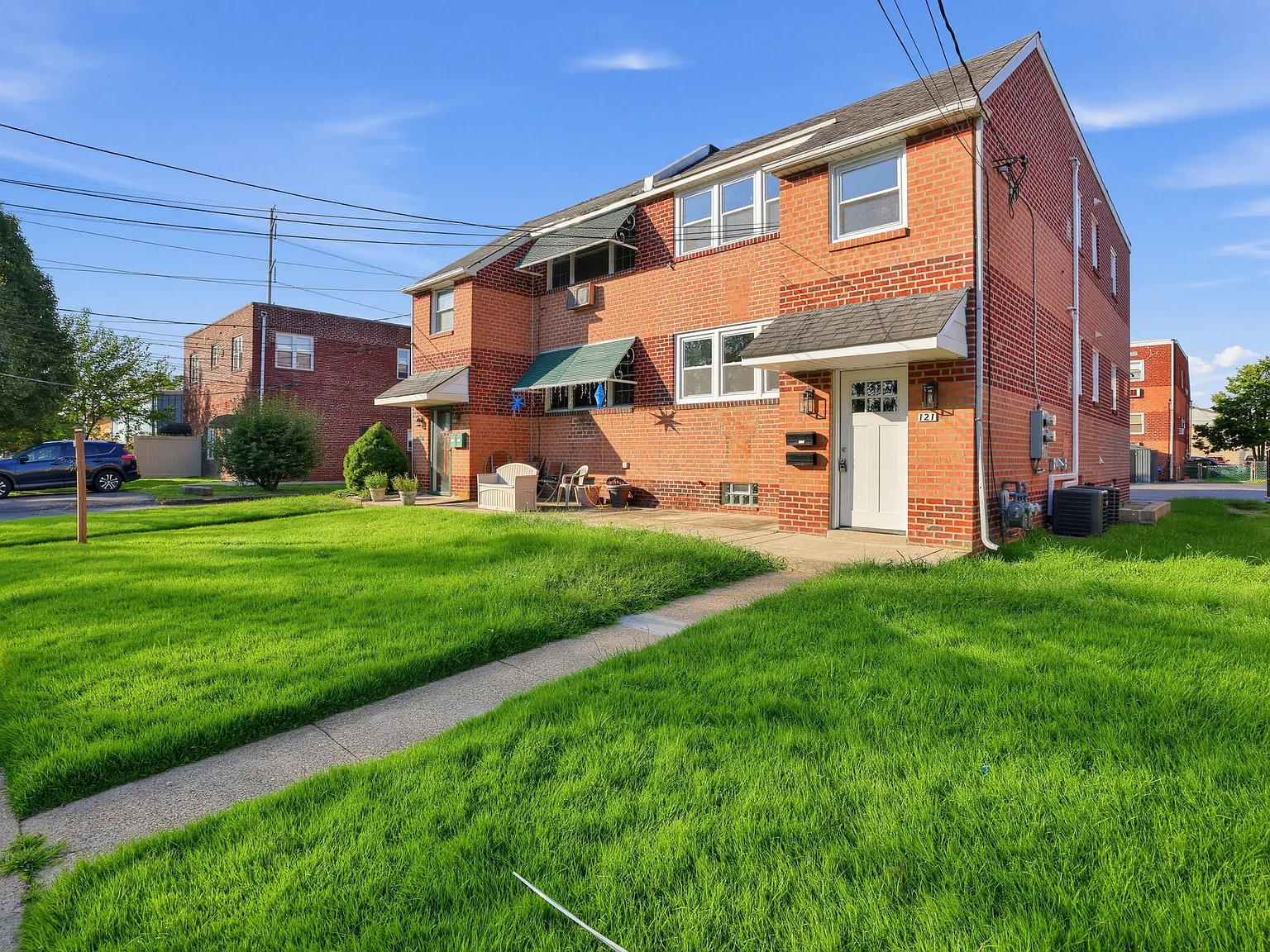 121 Rutledge Ave — Photo 2