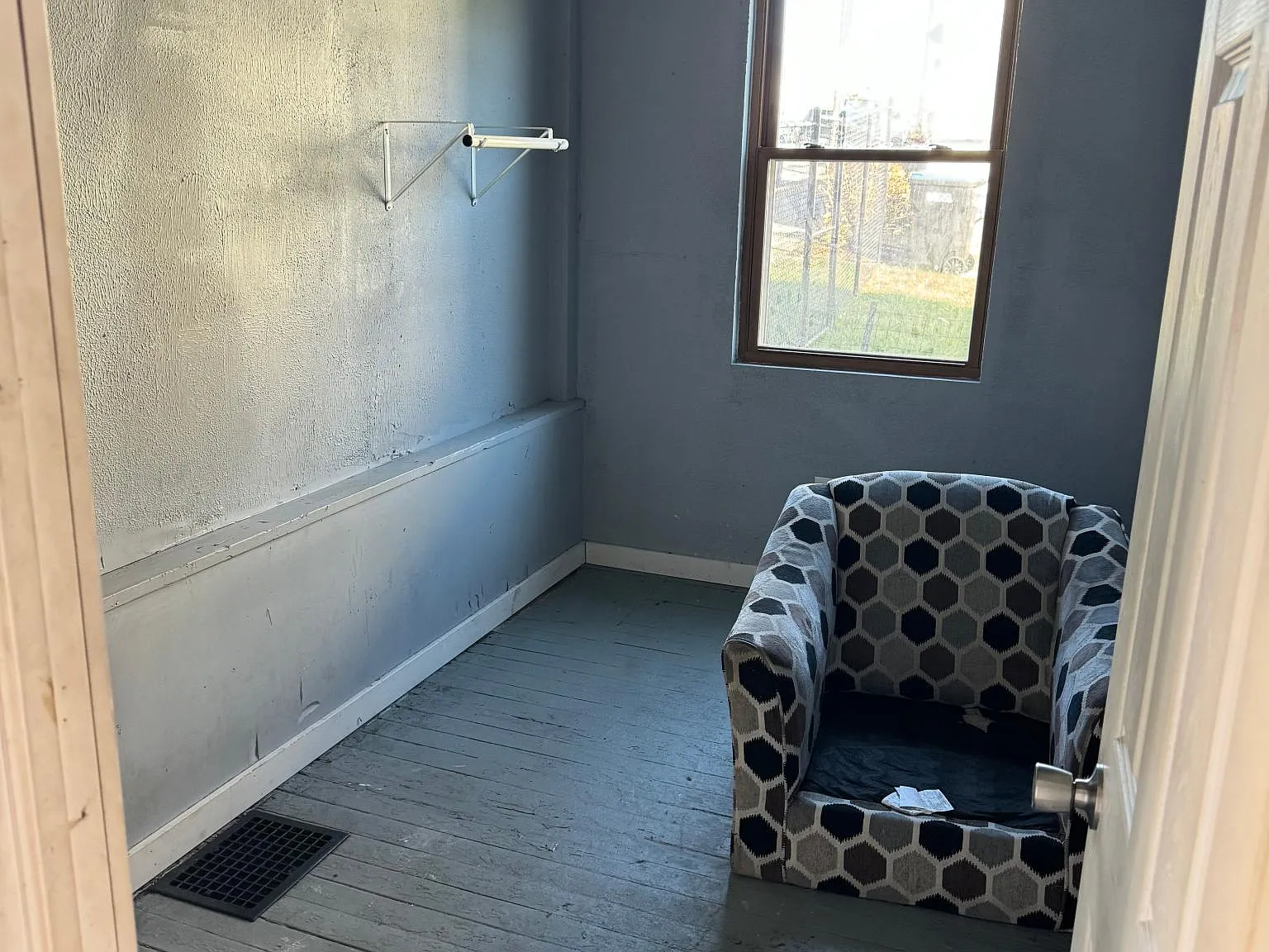 3 bed, 800 sqft, $1,300 — Photo 4