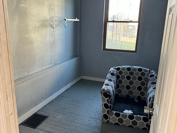 4th image of 530 E 8th Ave