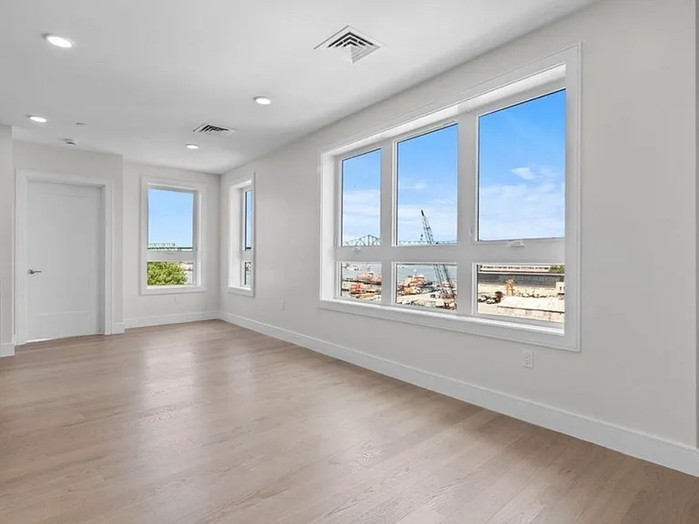 301 Border St — Photo 10