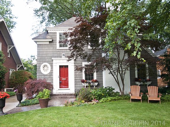 2nd image of 957 Ogden Ave SE