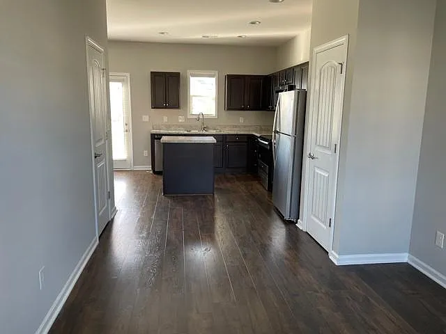 229 Gretzky Pkwy — Photo 3