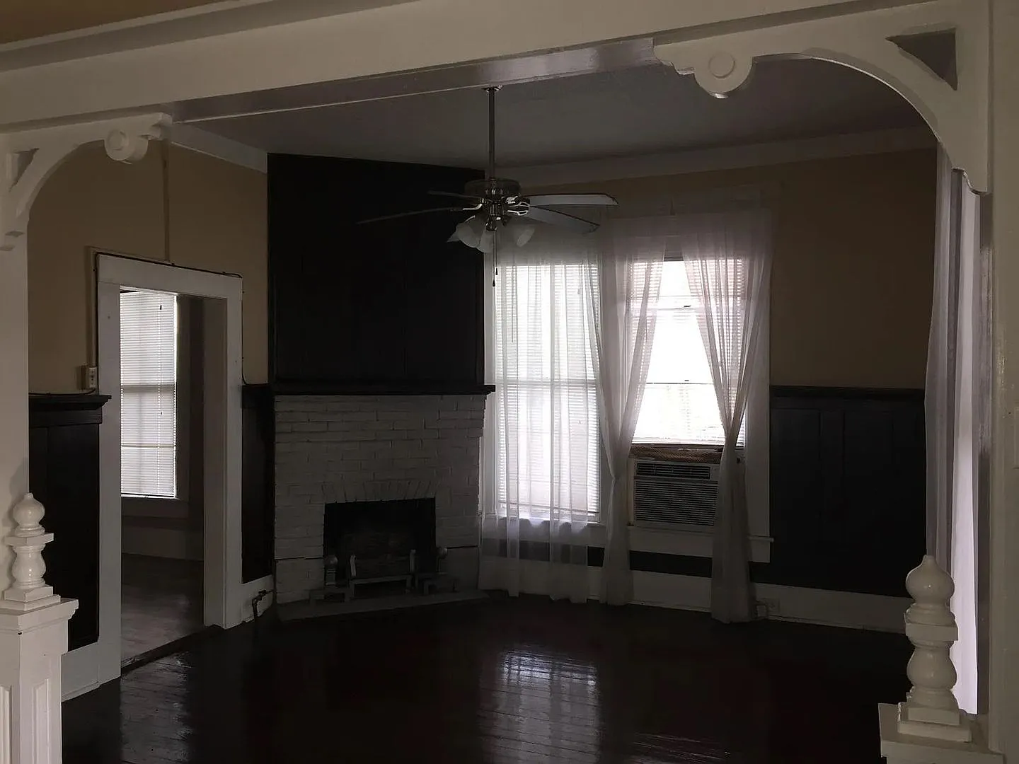 Room in 4 Bedroom Home in San Antonio — Photo 2