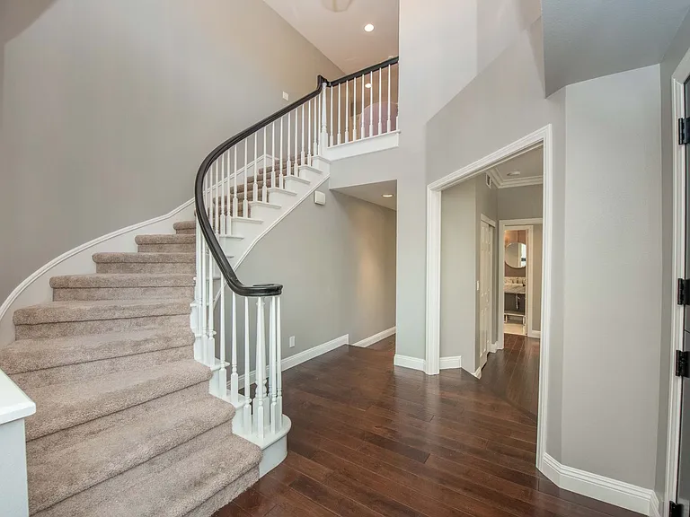 2406 La Mesa Ct — Photo 9