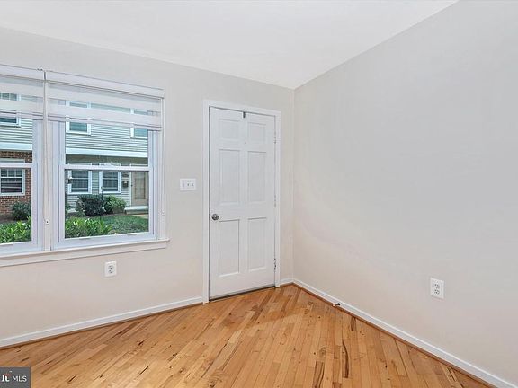 5th image of 820 Mews Ln #820