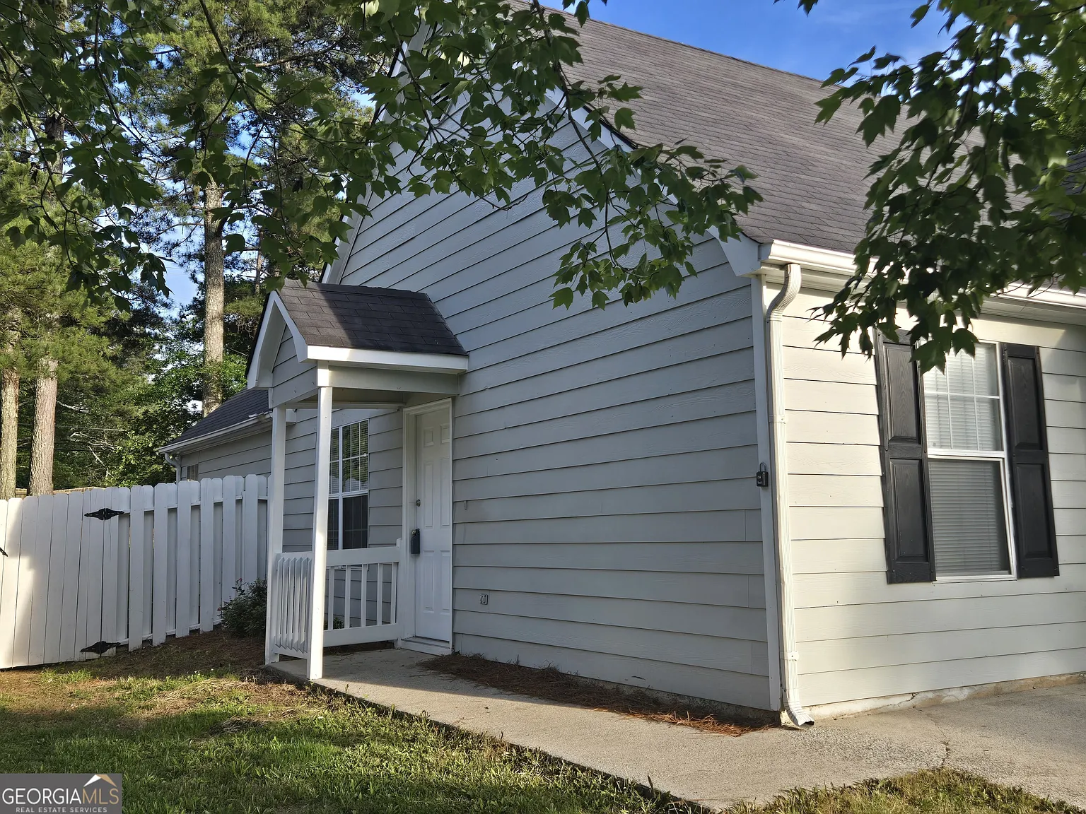 3 bed, 2.0 bath, 1184 sqft, $1,660 — Photo 3