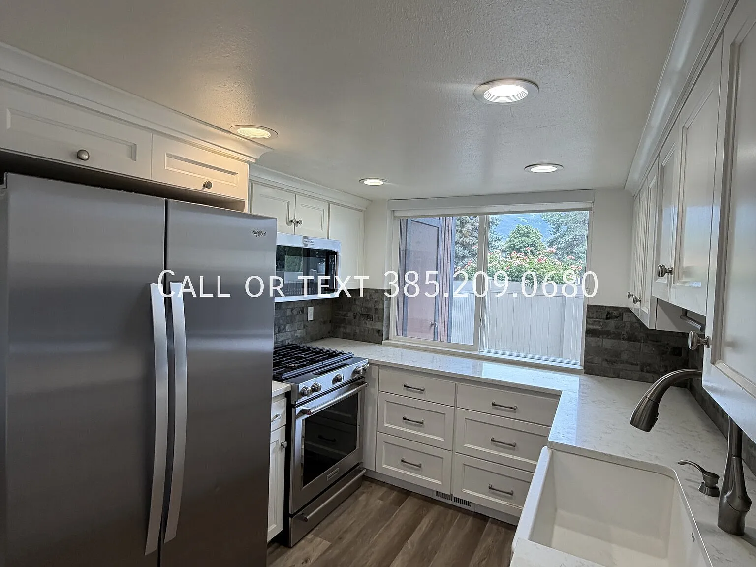 Charming 3 Bed Condo with Pool & Playground — Photo 4