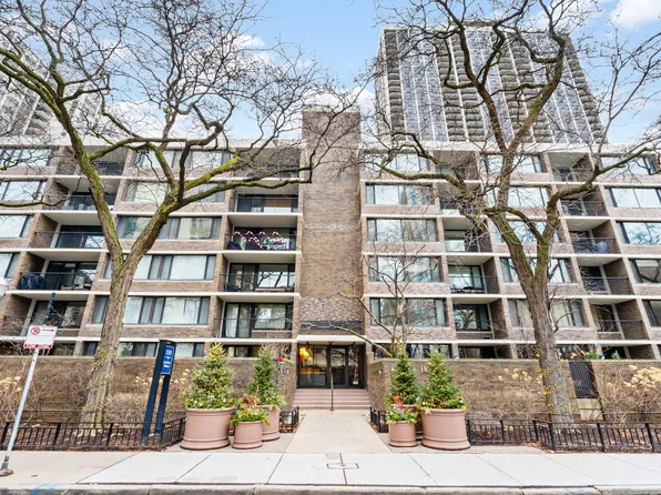 1555 N Sandburg Ter APT 517, Chicago, IL 60610