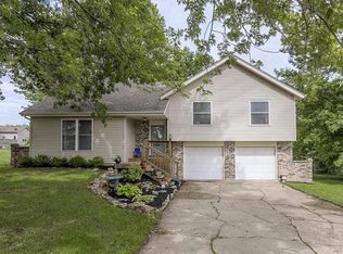 5212 Longview Rd, Shawnee, KS 66218