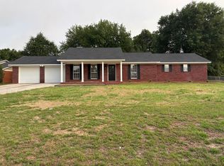 121 Pine Lakes Cir, Leesburg, GA 31763