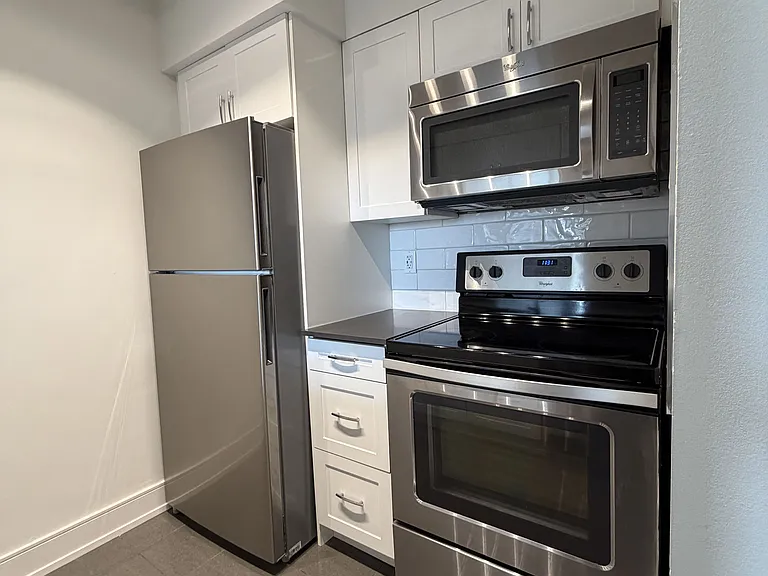 147 Wellington St W #606 — Photo 6