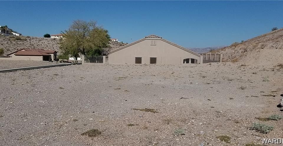 1st image of 2925 Desert Trail Dr