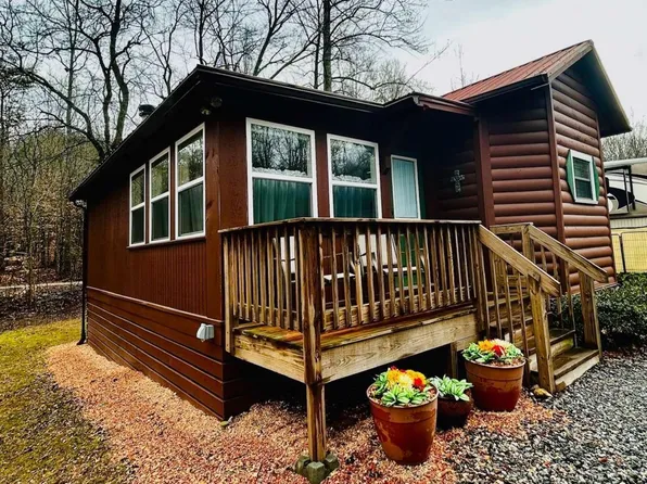 323 Leisure Acres Dr, Cleveland, GA 30528