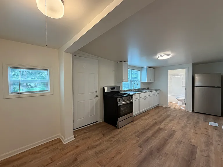 639 W Madison St — Photo 6