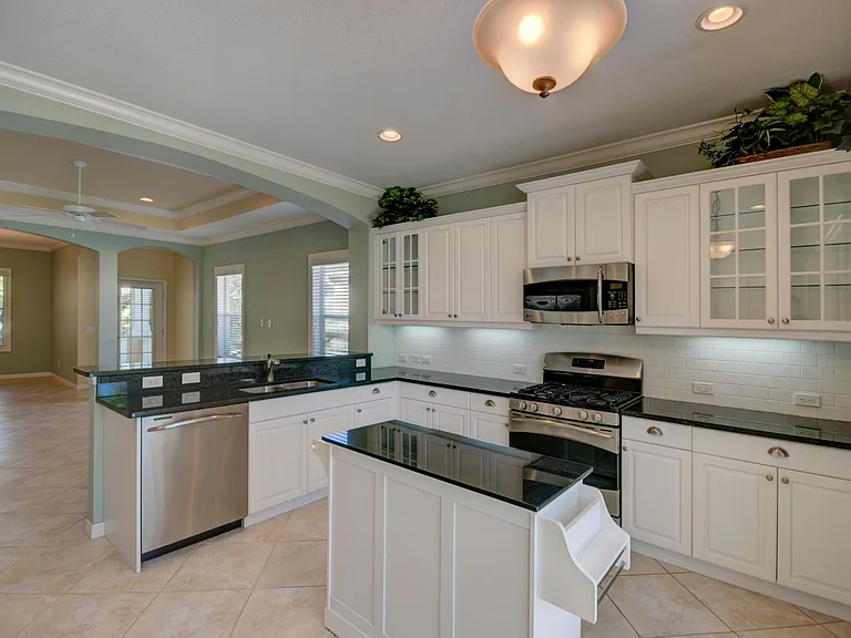 4910 Newport News Cir — Photo 11