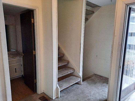 3rd image of 6349 Wainscot Dr SE