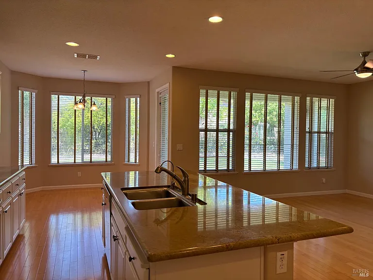 505 Marianna Pl — Photo 12