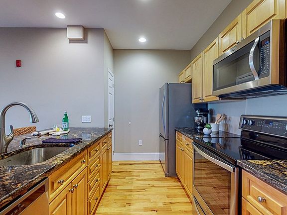 3rd image of 8 Walnut St Unit 107
