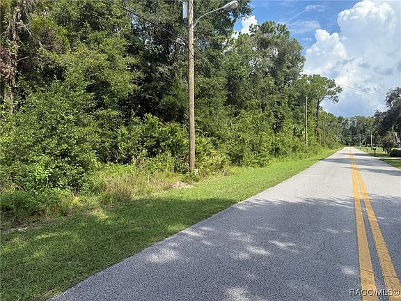 3rd image of 836 N Golf Course Dr