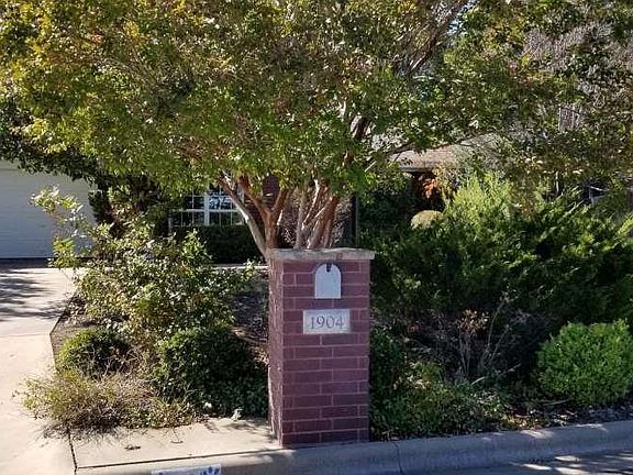 2nd image of 1904 Yellowstone Dr