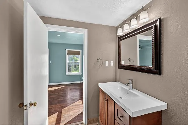 3223 Topeka St — Photo 23