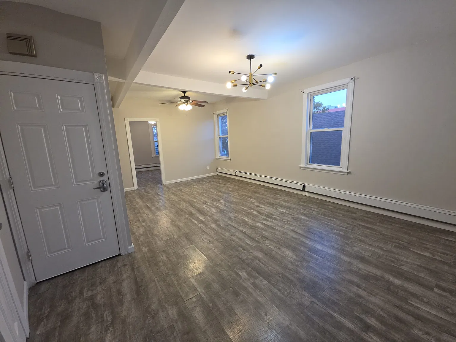 3 bed, 900 sqft, $3,200 — Photo 4