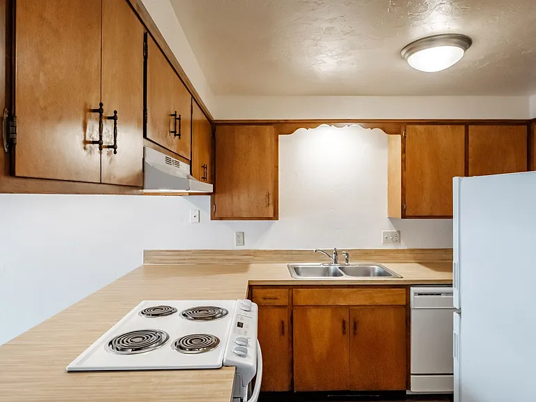 Meadow Green Townhomes — Photo 7